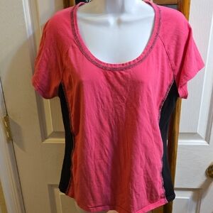 New York Laundry Hot Pink Scoop Neck Short Sleeve Tee with Black Side Panels